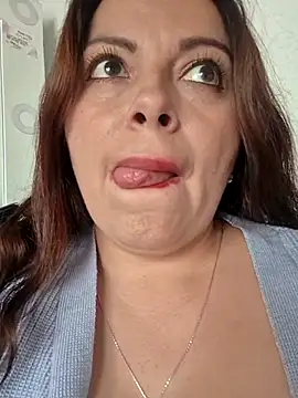 Snapshot of seherlatin chatting on February 6, 2026, 6:37 pm seherlatin online show from February 6, 2026, 6:37 pm