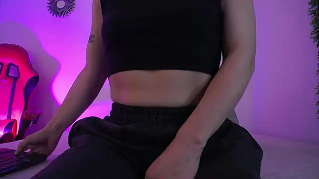 Snapshot of Katy_Van chatting on December 3, 2025, 8:30 pm Katy Van online show from December 3, 2025, 8:30 pm