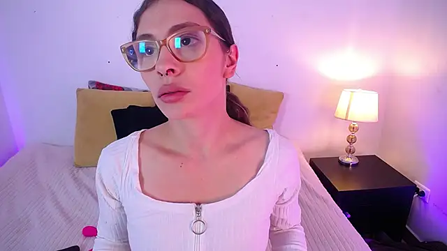 Snapshot of Katy_Van chatting on October 1, 2025, 9:29 pm Katy Van online show from October 1, 2025, 9:29 pm
