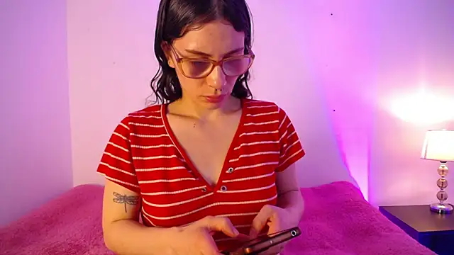 Snapshot of Katy_Van chatting on October 4, 2025, 8:54 pm Katy Van online show from October 4, 2025, 8:54 pm