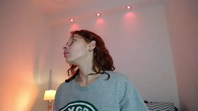 Snapshot of Katy_Van chatting on November 20, 2025, 8:42 pm Katy Van online show from November 20, 2025, 8:42 pm