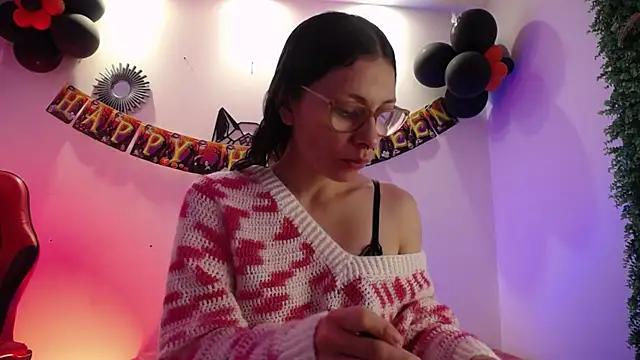 Snapshot of Katy_Van chatting on November 2, 2025, 8:47 pm Katy Van online show from November 2, 2025, 8:47 pm