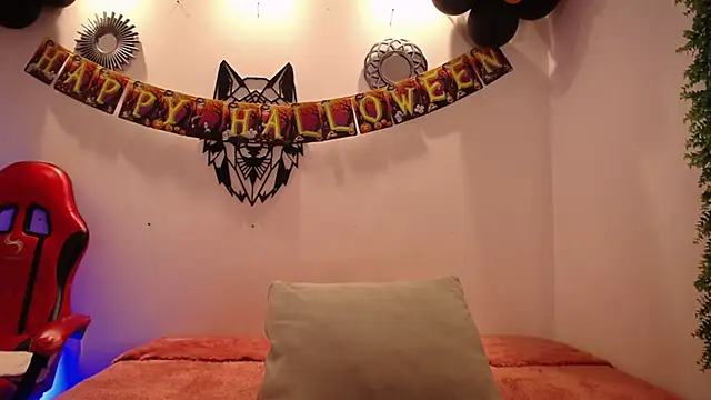 Snapshot of Katy_Van chatting on October 24, 2025, 8:41 pm Katy Van online show from October 24, 2025, 8:41 pm