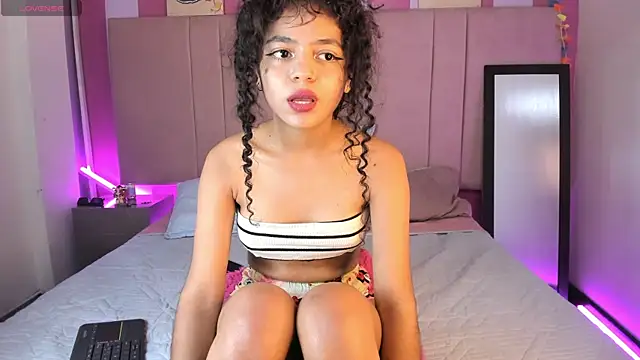 Snapshot of Winnifer_Gonzal chatting on December 14, 2024, 8:56 am Winnifer Gonzal online show from December 14, 2024, 8:56 am