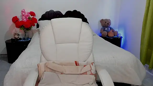 emilydolshe2 online show from February 10, 2026, 2:27 pm