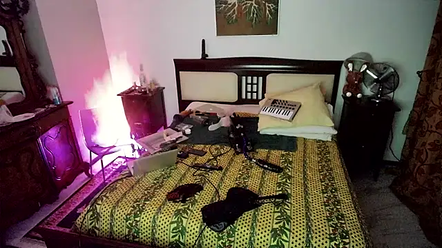 CharlotteVixxens online show from March 31, 2026, 11:18 pm