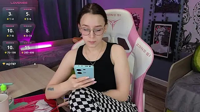 Snapshot of Sweet_frosti chatting on February 3, 2026, 6:40 am Sweet frosti online show from February 3, 2026, 6:40 am