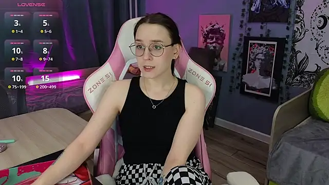 Snapshot of Sweet_frosti chatting on February 3, 2026, 4:43 am Sweet frosti online show from February 3, 2026, 4:43 am