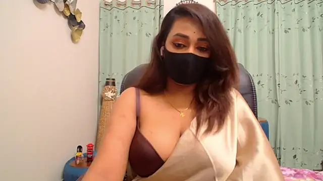 Snapshot of OH-Monica chatting on November 4, 2025, 11:19 pm OH-Monica online show from November 4, 2025, 11:19 pm