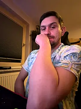 Snapshot of Shaiiboy chatting on December 1, 2025, 4:24 am Shaiiboy online show from December 1, 2025, 4:24 am