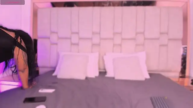 mary kisses online show from November 10, 2025, 8:25 pm