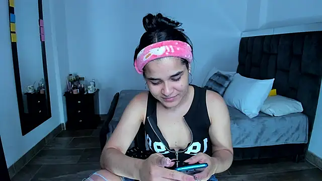 Snapshot of SweetMegan_1 chatting on February 11, 2025, 3:18 am SweetMegan 1 online show from February 11, 2025, 3:18 am