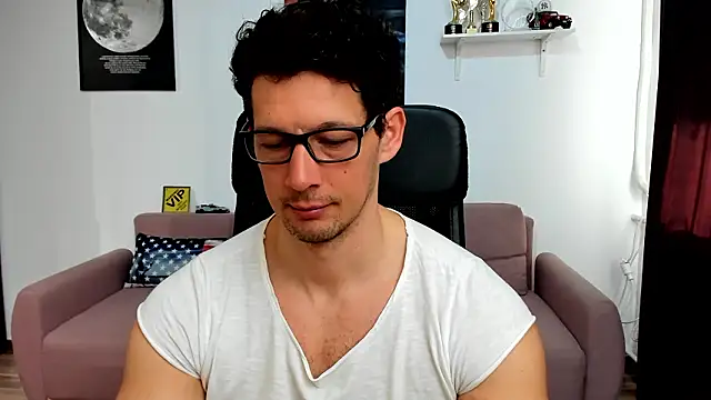 Snapshot of BrutusK08 chatting on March 4, 2026, 7:38 am BrutusK08 online show from March 4, 2026, 7:38 am