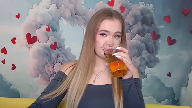 StacyYellig online show from February 19, 2025, 7:48 pm