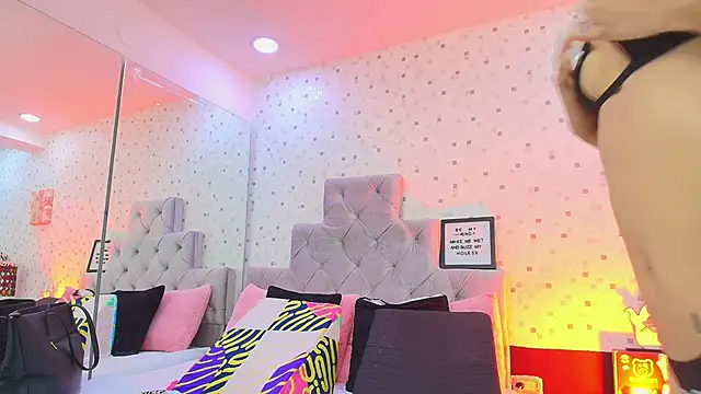 Snapshot of JulietaReyess chatting on October 10, 2025, 11:55 am JulietaReyess online show from October 10, 2025, 11:55 am