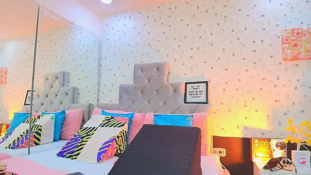 Snapshot of JulietaReyess chatting on October 1, 2025, 11:58 am JulietaReyess online show from October 1, 2025, 11:58 am