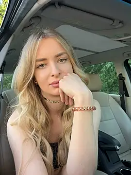 EvieEvans online show from May 27, 2026, 4:25 pm
