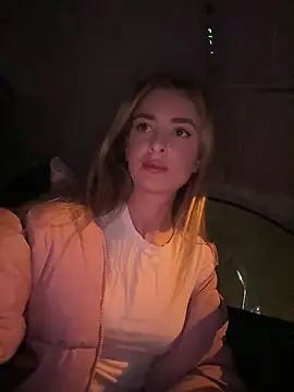 Snapshot of EvieEvans chatting on January 17, 2025, 8:33 pm EvieEvans online show from January 17, 2025, 8:33 pm