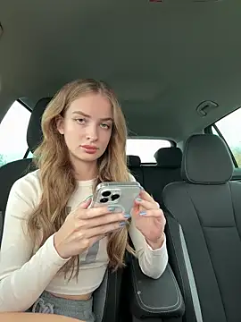 Snapshot of EvieEvans chatting on September 15, 2025, 3:34 pm EvieEvans online show from September 15, 2025, 3:34 pm