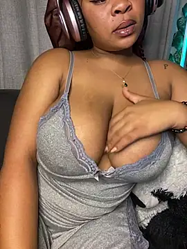 YellowHoneyDip online show from March 8, 2026, 4:16 am