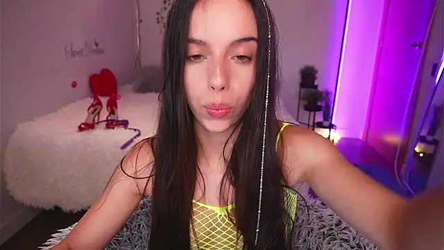 Snapshot of Dayna_Nebula chatting on September 19, 2025, 1:26 pm Dayna Nebula online show from September 19, 2025, 1:26 pm