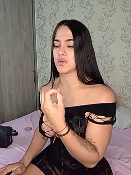 Snapshot of Bella_Fior chatting on May 27, 2026, 12:53 am Bella Fior online show from May 27, 2026, 12:53 am