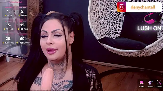 Snapshot of DeniSalome chatting on December 22, 2024, 1:44 pm DeniSalome online show from December 22, 2024, 1:44 pm
