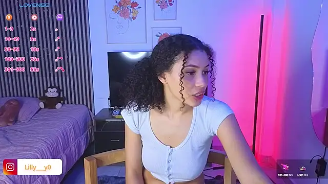 Snapshot of LillyDolls23 chatting on February 20, 2025, 3:01 am LillyDolls23 online show from February 20, 2025, 3:01 am
