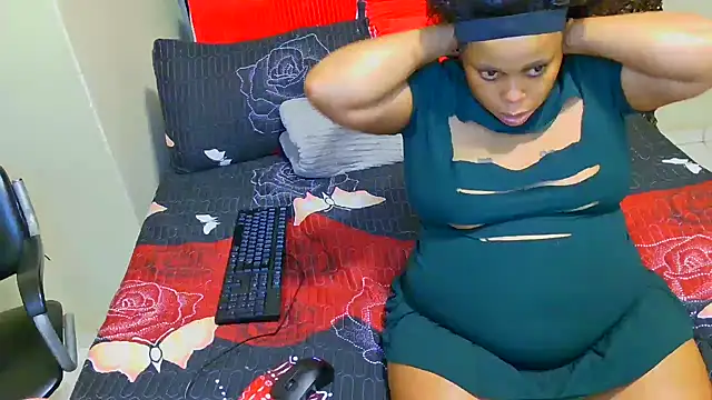 Snapshot of THESHORTQUEEN chatting on December 15, 2025, 6:03 pm THESHORTQUEEN online show from December 15, 2025, 6:03 pm