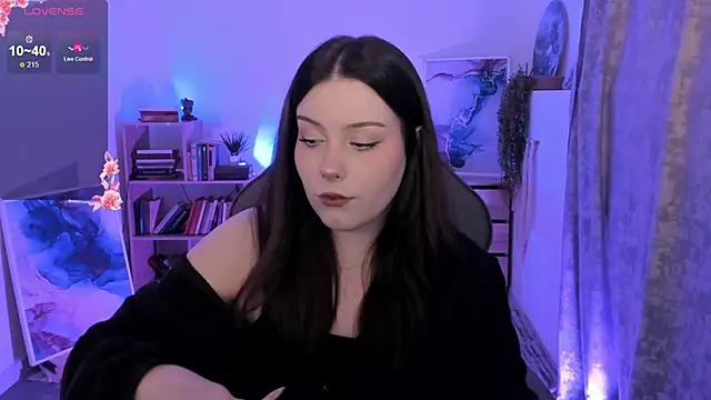 Snapshot of CoralineKeyns chatting on October 4, 2025, 5:20 am CoralineKeyns online show from October 4, 2025, 5:20 am