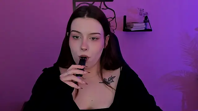 Snapshot of CoralineKeyns chatting on February 26, 2025, 8:39 am CoralineKeyns online show from February 26, 2025, 8:39 am