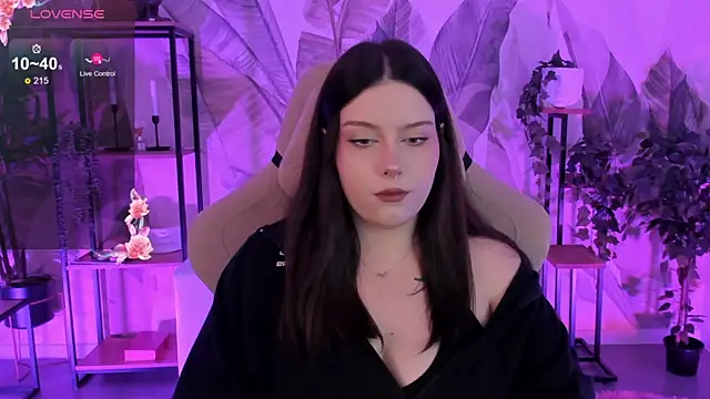 Snapshot of CoralineKeyns chatting on September 14, 2025, 5:41 am CoralineKeyns online show from September 14, 2025, 5:41 am