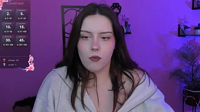 Snapshot of CoralineKeyns chatting on March 18, 2025, 8:28 am CoralineKeyns online show from March 18, 2025, 8:28 am