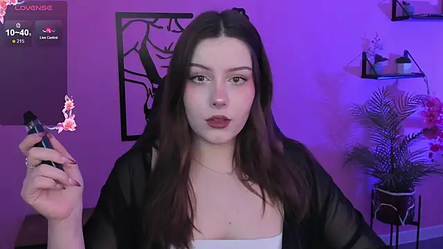 Snapshot of CoralineKeyns chatting on March 18, 2025, 5:23 am CoralineKeyns online show from March 18, 2025, 5:23 am