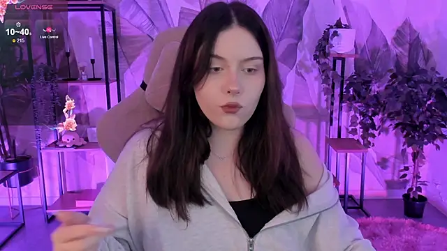 Snapshot of CoralineKeyns chatting on September 15, 2025, 5:08 am CoralineKeyns online show from September 15, 2025, 5:08 am