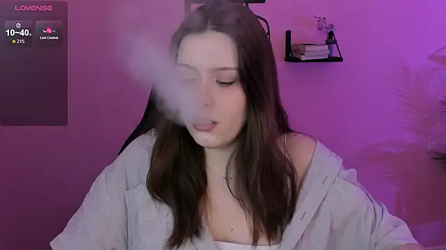 Snapshot of CoralineKeyns chatting on February 28, 2025, 5:48 am CoralineKeyns online show from February 28, 2025, 5:48 am
