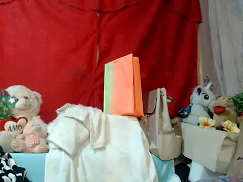 hottieperla online show from November 15, 2025, 7:29 pm