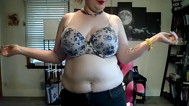 Snapshot of naughtylittlebella chatting on December 17, 2025, 7:41 pm naughtylittlebella online show from December 17, 2025, 7:41 pm