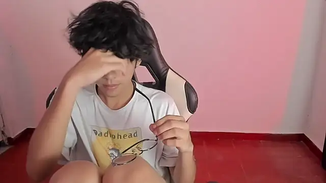 Snapshot of Alan26_ chatting on January 22, 2025, 1:31 am Alan26 online show from January 22, 2025, 1:31 am