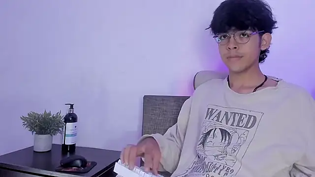 Snapshot of Alan26_ chatting on March 10, 2025, 8:45 pm Alan26 online show from March 10, 2025, 8:45 pm