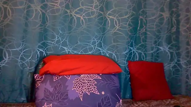 Snapshot of RoyalIndianCreamPuff chatting on November 21, 2025, 7:13 pm RoyalIndianCreamPuff online show from November 21, 2025, 7:13 pm