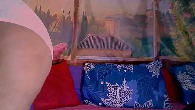 Snapshot of RoyalIndianCreamPuff chatting on November 13, 2025, 6:34 pm RoyalIndianCreamPuff online show from November 13, 2025, 6:34 pm