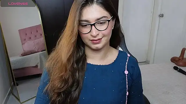 adara lennox online show from April 10, 2026, 8:16 pm