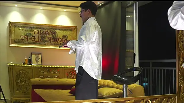 dantecoppolaa  online show from January 13, 2026, 1:42 am