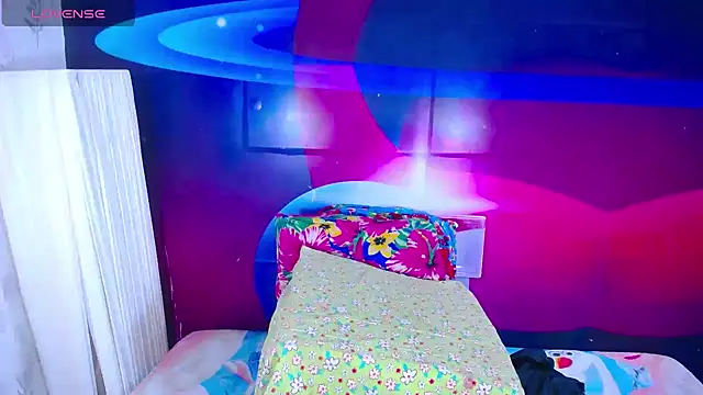 Cristalxxts online show from February 4, 2026, 7:20 pm