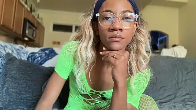 Snapshot of cutiesigh chatting on October 9, 2025, 2:28 pm cutiesigh online show from October 9, 2025, 2:28 pm