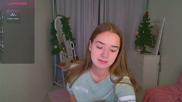 LovelyJessie online show from December 19, 2025, 1:35 pm