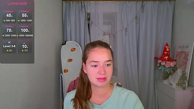 Snapshot of LovelyJessie chatting on October 25, 2025, 1:45 pm LovelyJessie online show from October 25, 2025, 1:45 pm