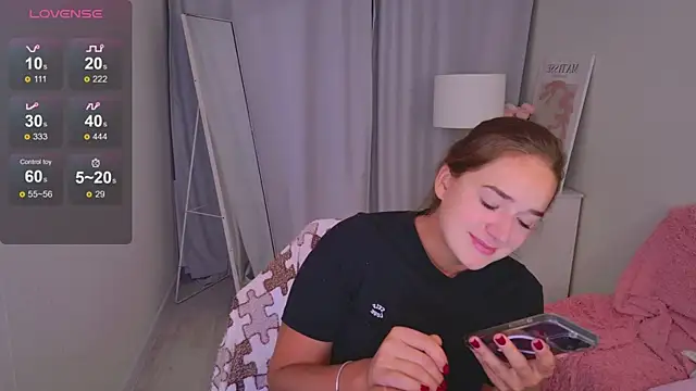 LovelyJessie online show from April 13, 2026, 1:48 pm