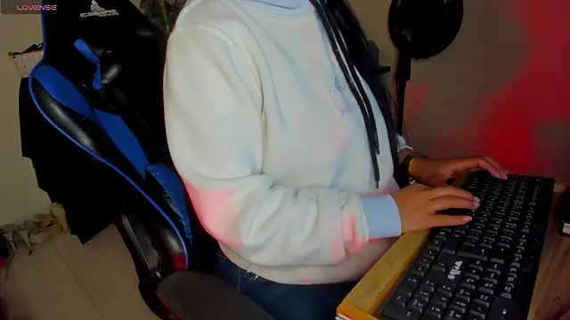 Snapshot of scarlet-kennedy98 chatting on February 17, 2026, 5:43 pm scarlet-kennedy98 online show from February 17, 2026, 5:43 pm